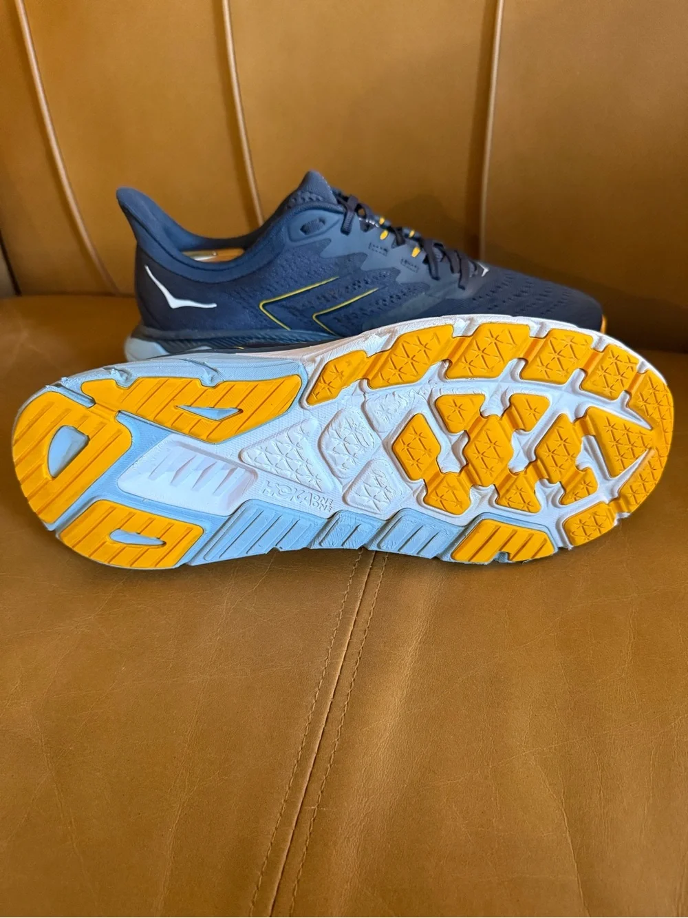 Hoka Arahi 5 Men’s Size 12 D In Ombré Blue - Navy/White/Gray/Light Blue